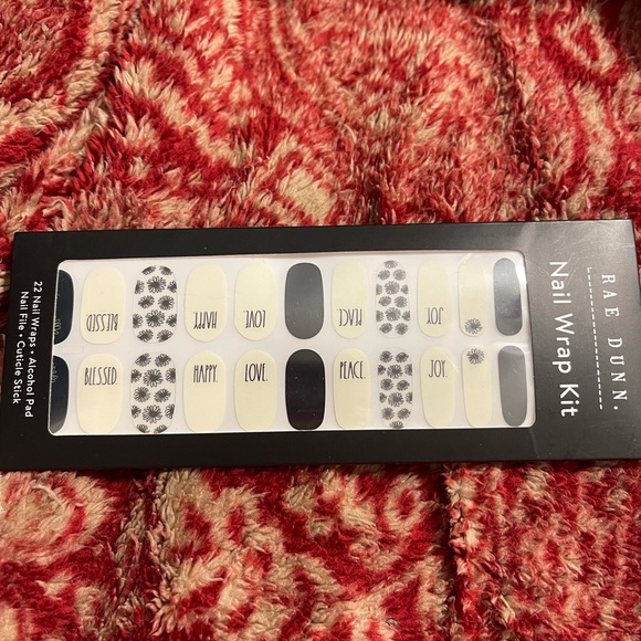 2/$20 Rae Dunn Nail Wrap DAISIES NWT HTF - Picture 2 of 4